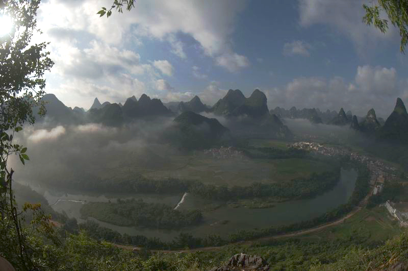 晨曦中的小山村.jpg