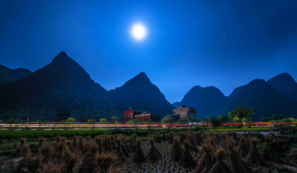 蓝色夜晚.jpg