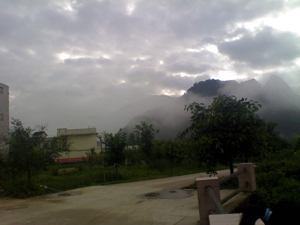 山雨欲来.jpg