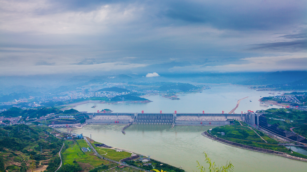 江流天际过三峡.jpg