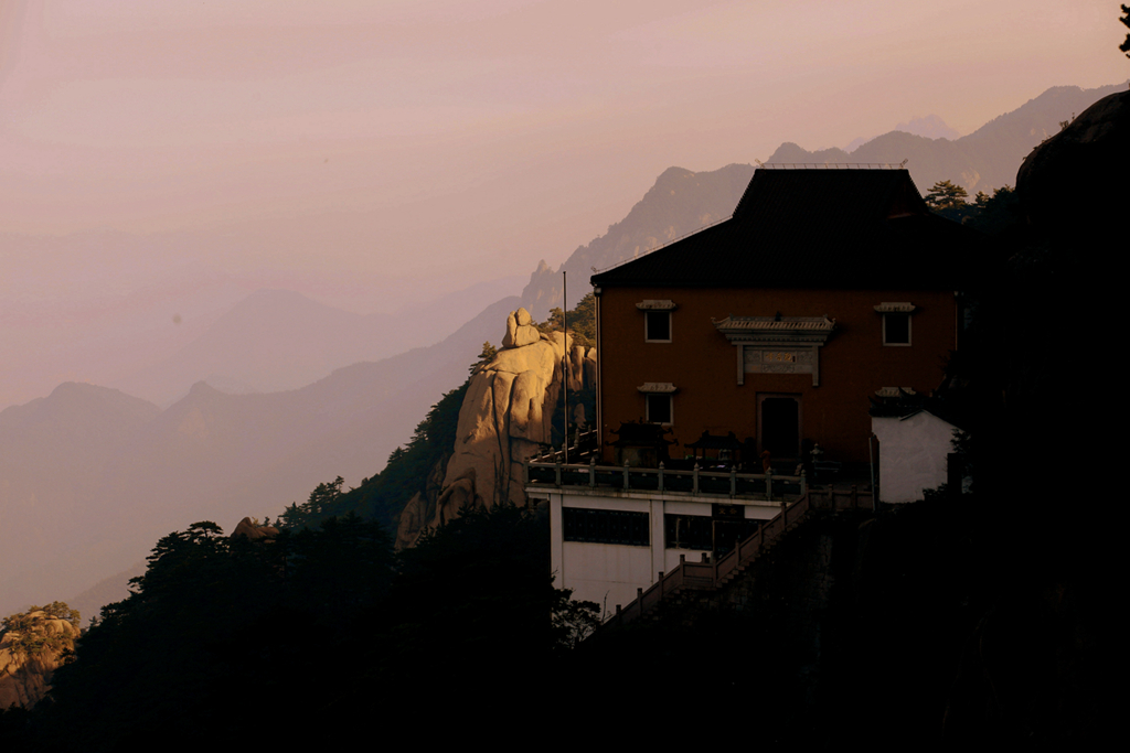 夜幕下的九华山.jpg