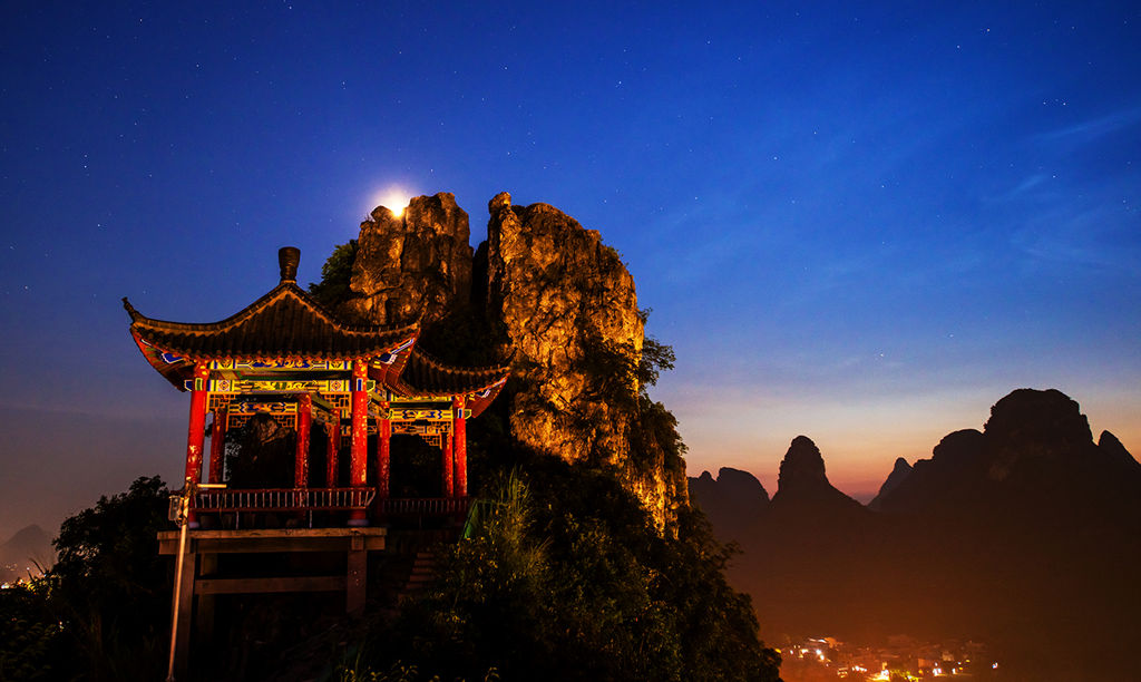 夜的一角.jpg