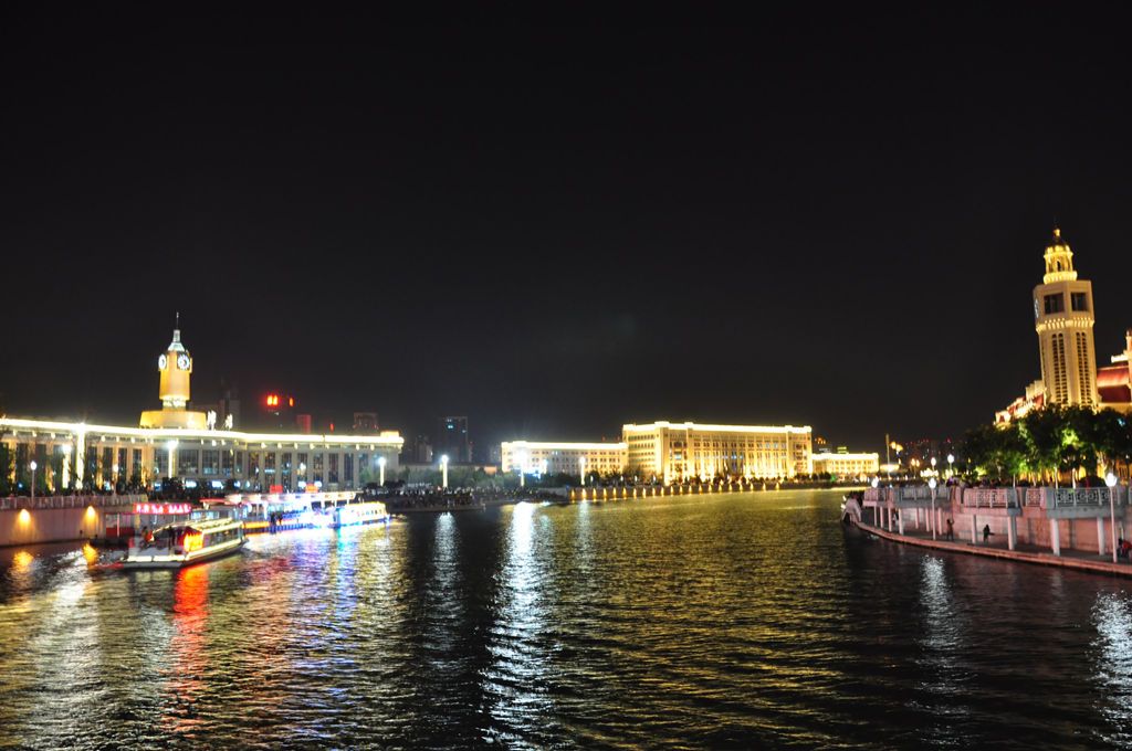 湖光十色.JPG