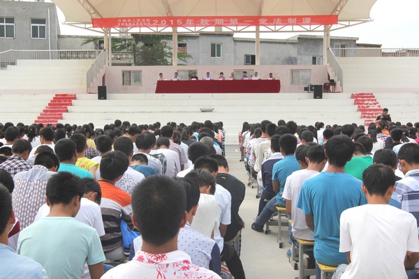方城法院在县第五高中举办“秋期开学第一堂法制课”现场_conew1.JPG