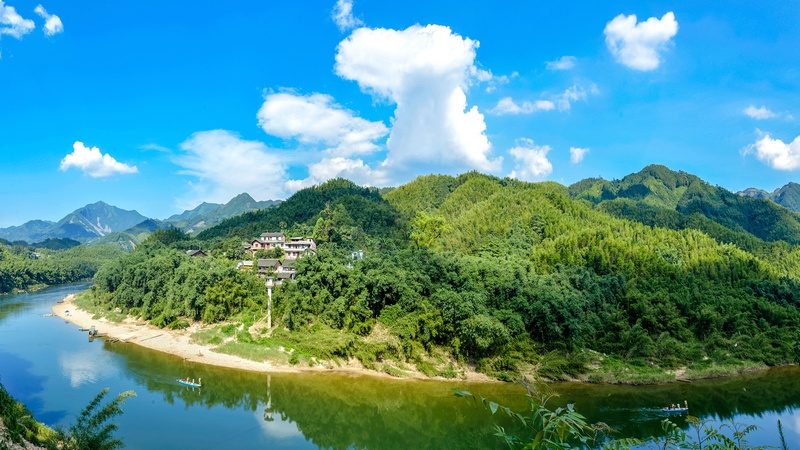 摄影《青山碧水共云天》广西壮族自治区融水苗族自治县人民法院黄智.jpg