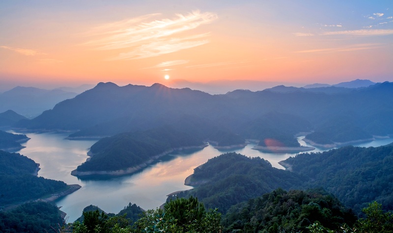 《茶山湖水库》广西壮族自治区平南县人民法院雷鹤松.jpg