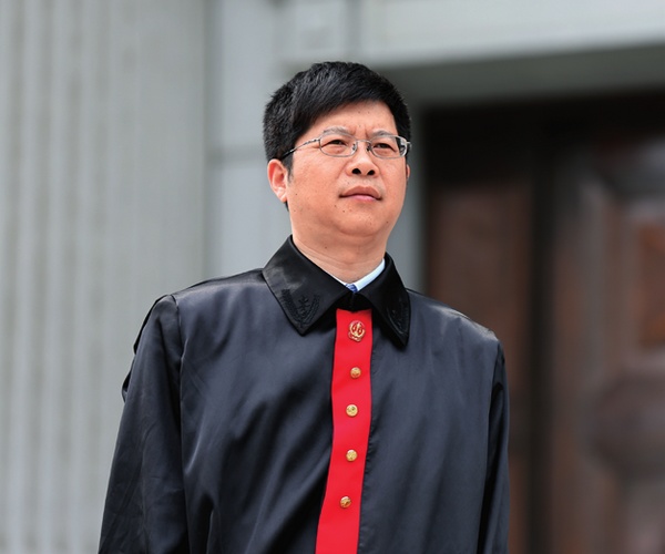 张福荣:审判执行工作的四把好"手"