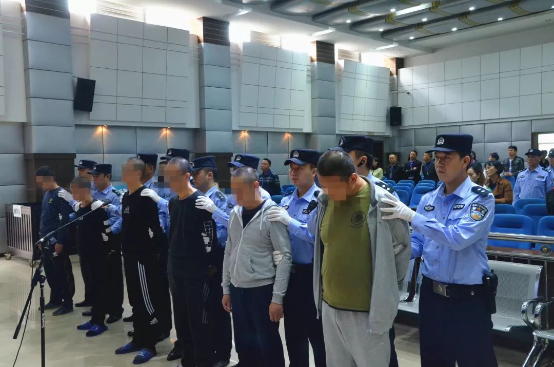 中国审判-扫黑除恶 丨梁平法院组成7人大合议