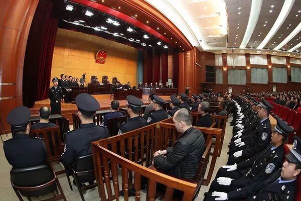 >> 正文  今天上午,郭立新等23人涉黑案在黑龙江省高级人民法院公开