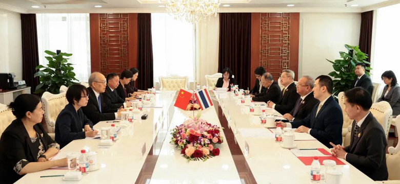 张军会见泰国最高行政法院院长巴西萨·米拉