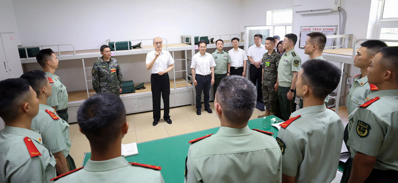 张军看望慰问武警部队驻最高法官兵
