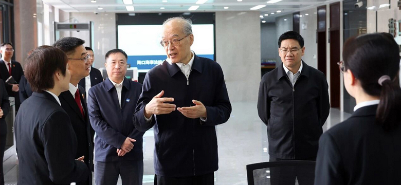 “抓得实、走在前，努力走出‘国际范儿’”——最高法调研组调研海南法院