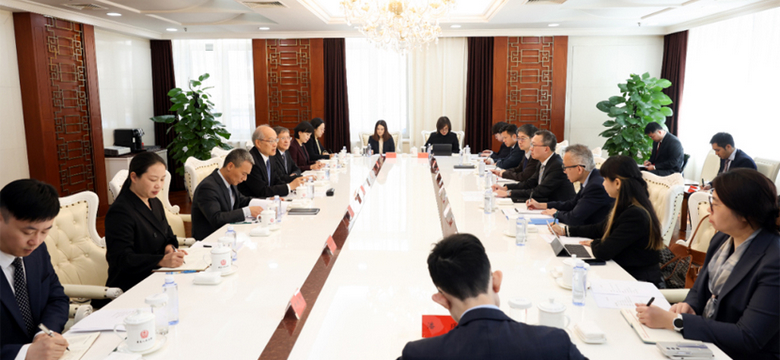 张军会见香港律政司司长林定国