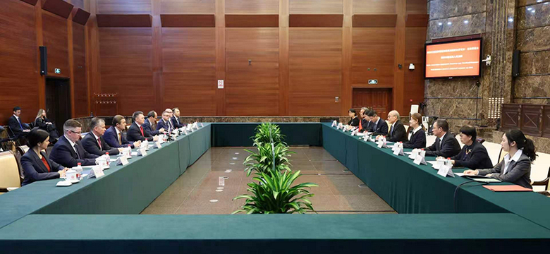 张军会见俄罗斯联邦最高法院院长克拉斯诺夫